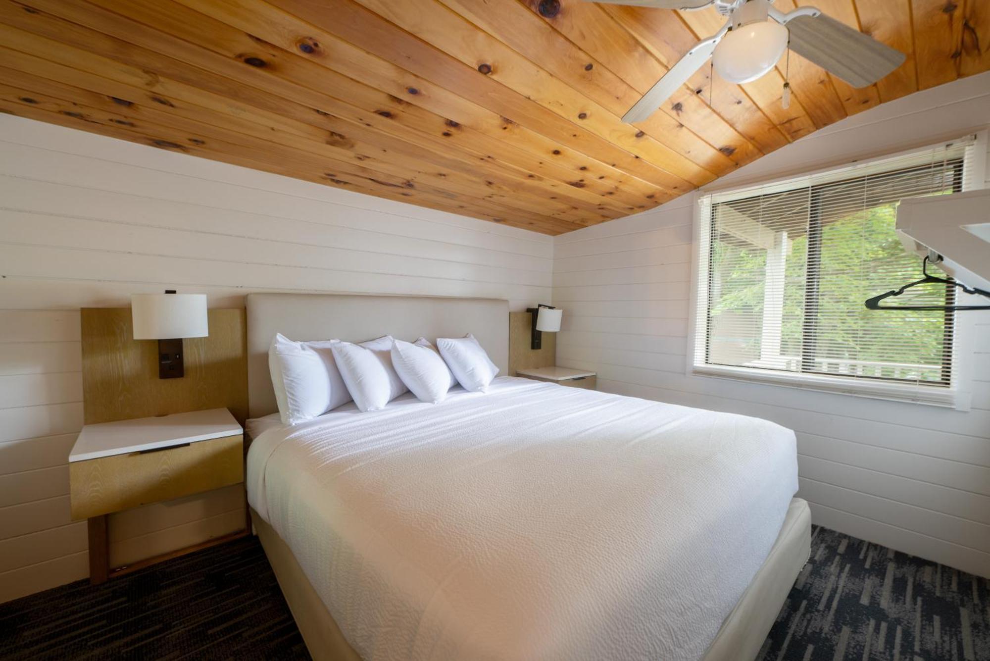 Depe Dene Lakeside Resort Lake George Exterior photo