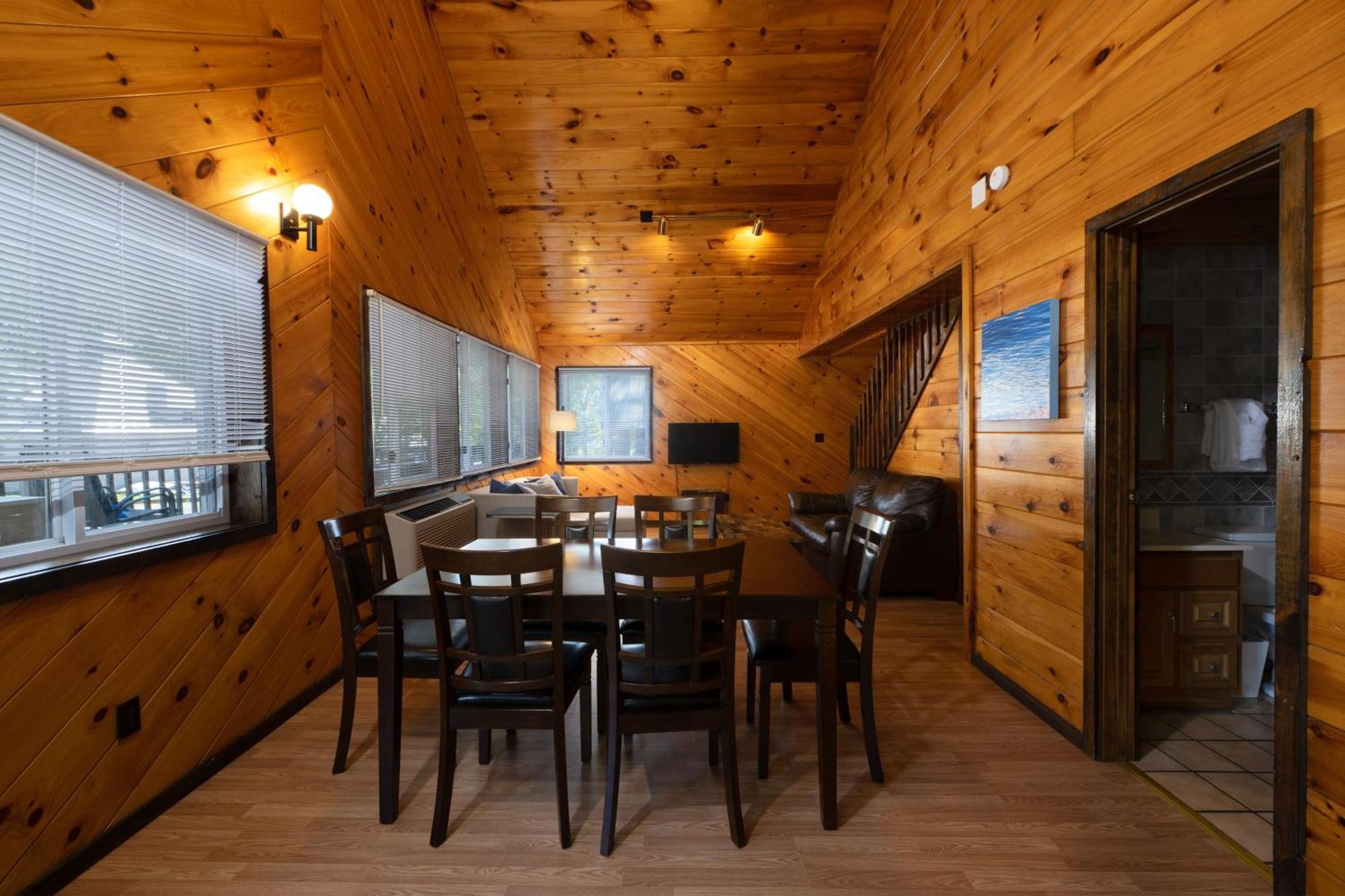 Depe Dene Lakeside Resort Lake George Room photo