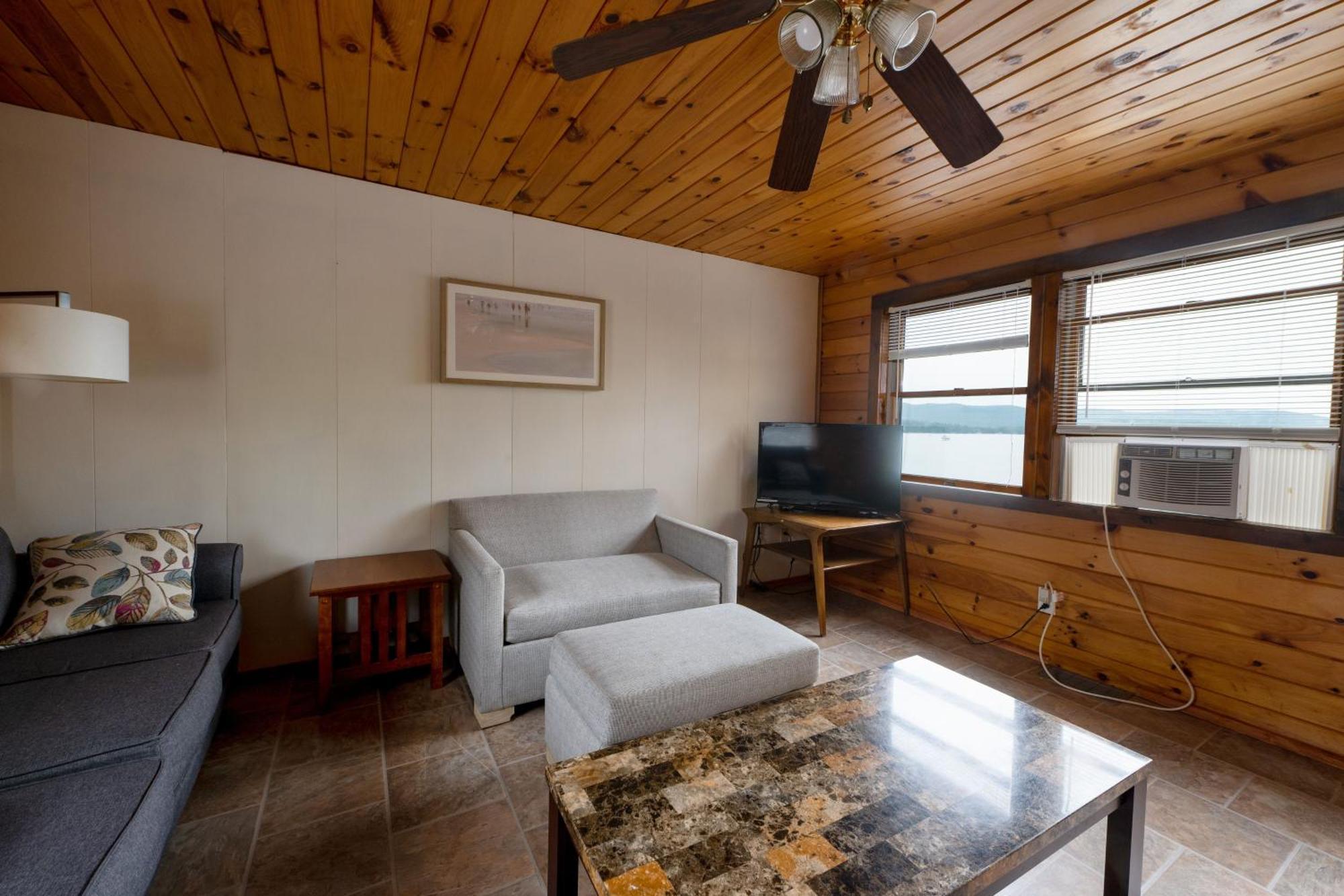 Depe Dene Lakeside Resort Lake George Exterior photo